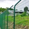 Tela cerca soldada revestida em PVC verde própria para cercamento e proteção de áreas industriais e empresas