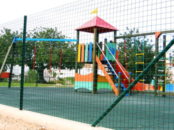 Tela cerca revestida em PVC verde galvanizado ideal para cercamentos parques e playgrounds