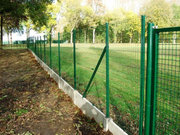 Tela cerca soldada revestida em pvc verde ideal para cercamento e proteção de áreas verdes, jardins