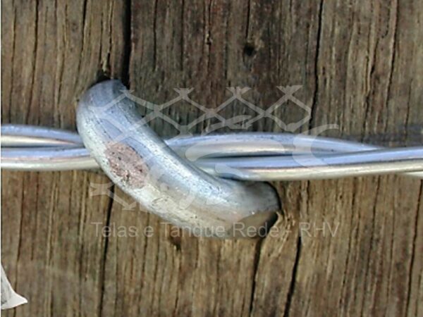 Grampo para cerca galvanizado ideal para zonas rurais, fazendas, áreas agrícolas para auxiliar no cercamento de grandes áreas