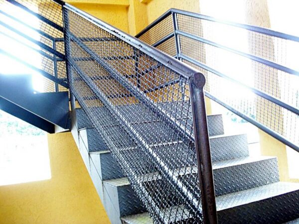 Tela cerca ondulada quadriculada galvanizada aramada otis serralheiro para proteção, segurança ideal para guarda-corpo