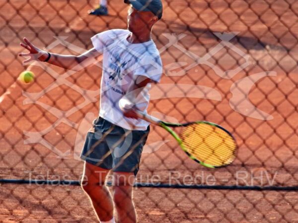 Tela cerca de arame alambrado verde em PVC ideal para quadra e campo esportivo de tênis e beach tênis