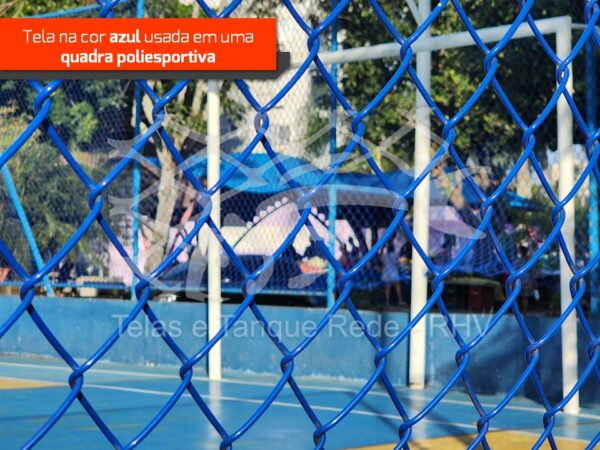 Tela cerca alambrado PVC azul para quadra poliesportiva com impactos constantes estética agradável e proteção contra corrosão