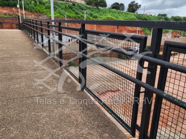 Tela ondulada serviços de serralheira, solda, cercamento de áreas residenciais, industriais, zonas de risco, gás e máquinas